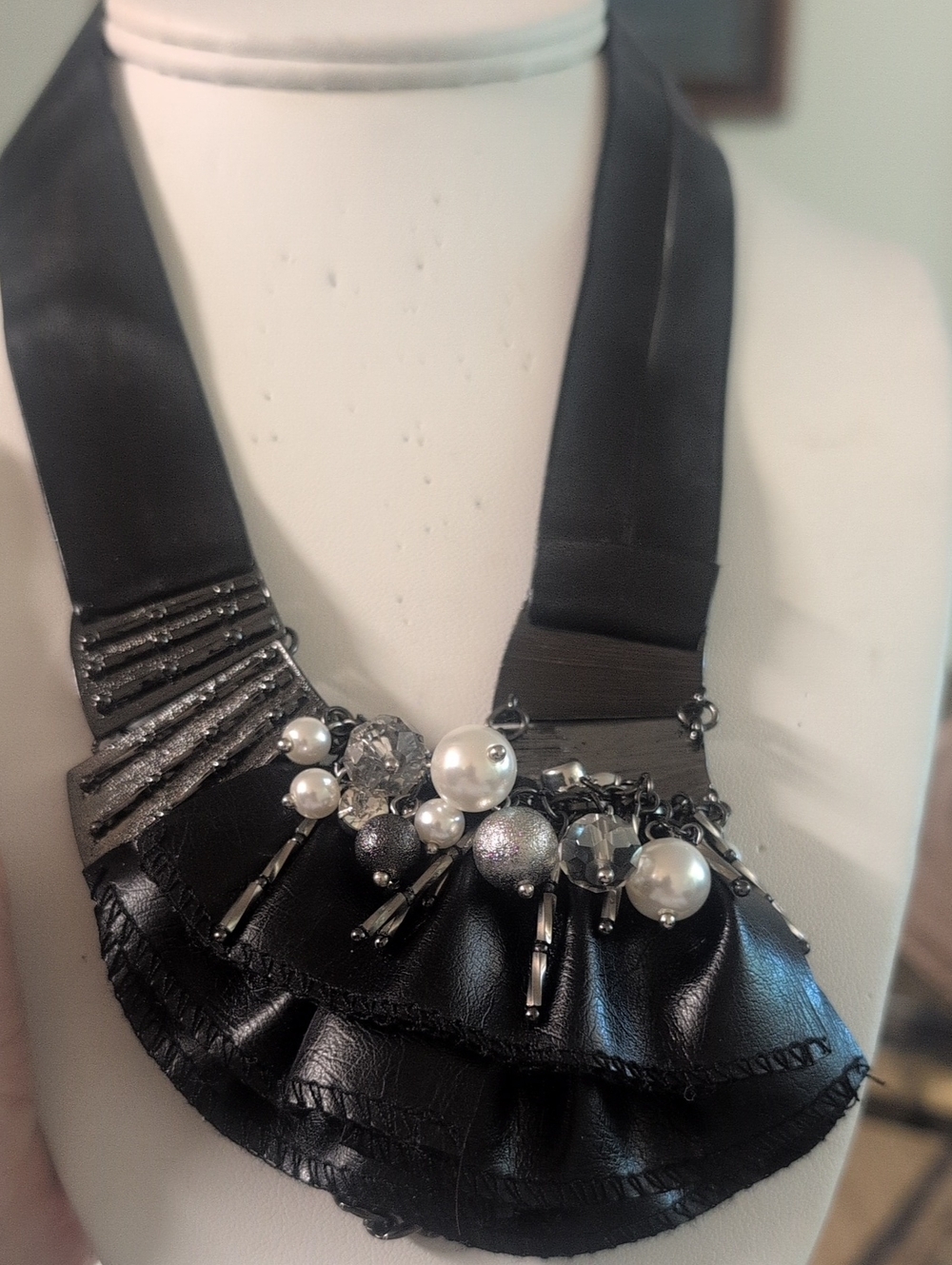 NY Collection Black Statement Necklace with Pearls and Gunmetal Accents
